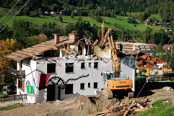 Abriss des "Schwarz-Haus"