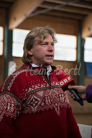 LipizzaneruebergabeZechmannhofRamsauInterviewHaraldStockerORF_20130309_HB