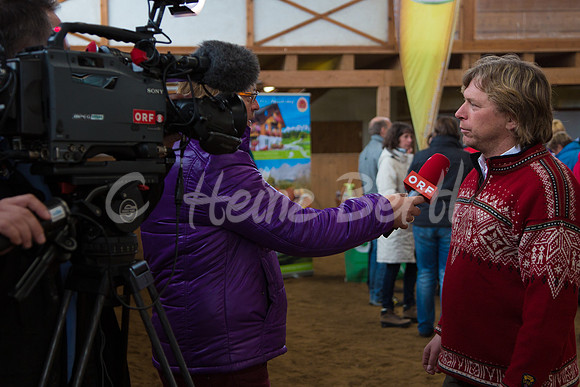 LipizzaneruebergabeZechmannhofRamsauInterviewHaralDstockerORF_20130309_HB